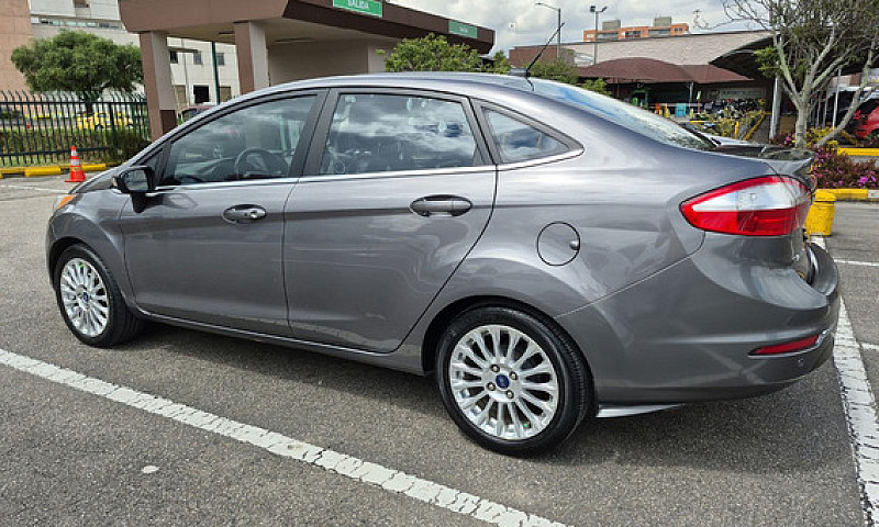 Ford Fiesta 1.6 Tita...