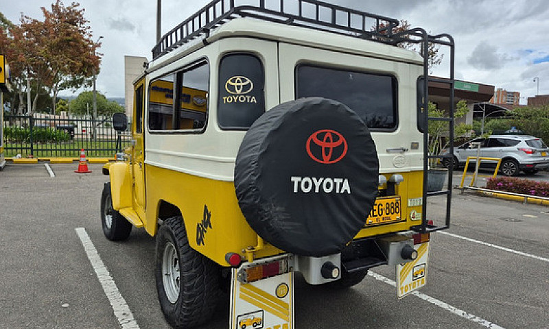 Toyota Land Crusier ...