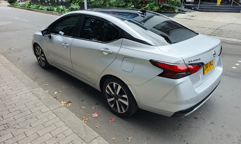 Nissan Versa Exclusi...