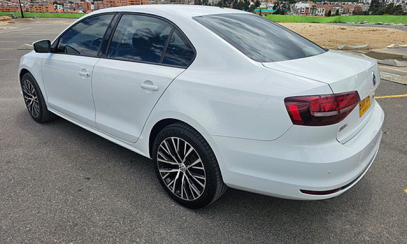 Volkswagen Jetta 2.0...