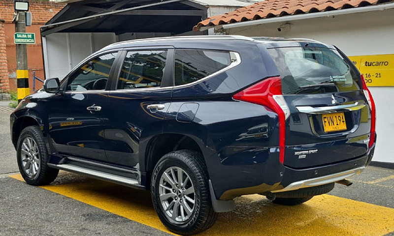 Mitsubishi Montero 3...