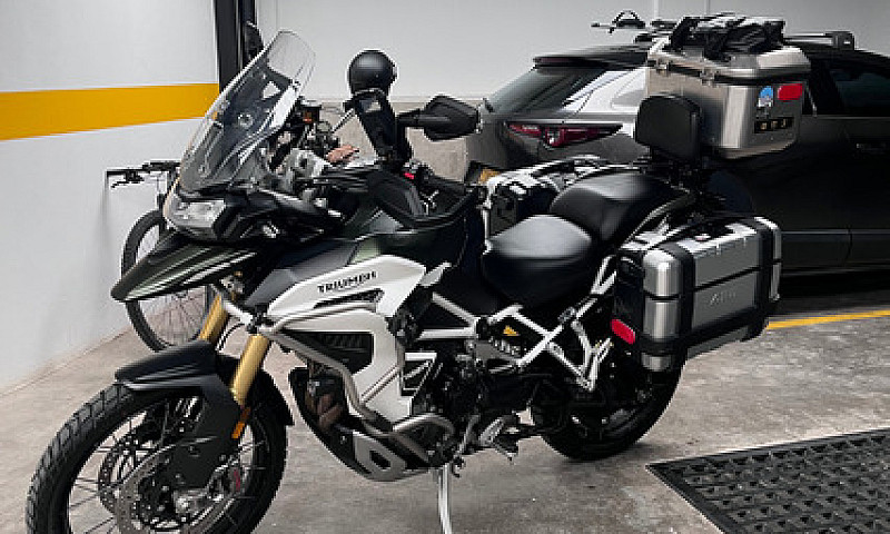 Triump Tiger 1200 Ra...