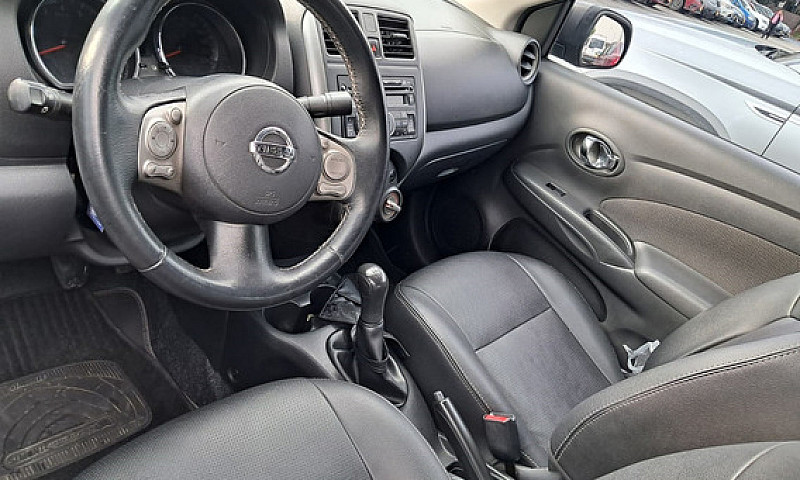 Nissan Versa 1.6 Adv...