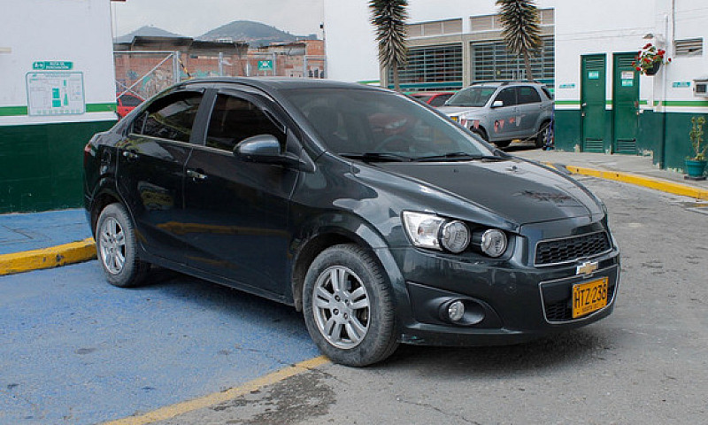 Chevrolet Sonic 1.6 ...