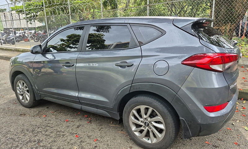 Hyundai Tucson Ix-35...