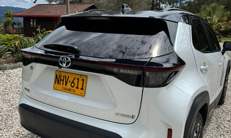Toyota Yaris Cross 1...