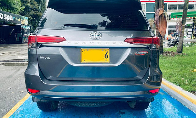 Toyota Fortuner 2.4 ...