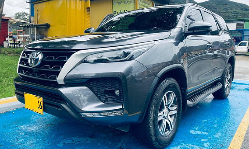 Toyota Fortuner 2.4 ...