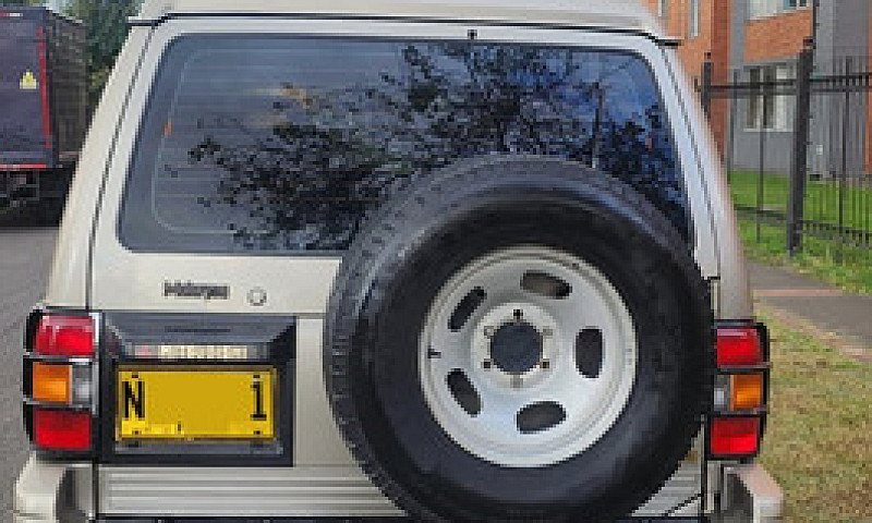 Mitsubishi Montero 3...