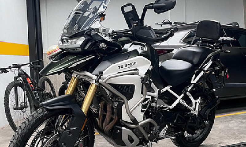 Triump Tiger 1200 Ra...