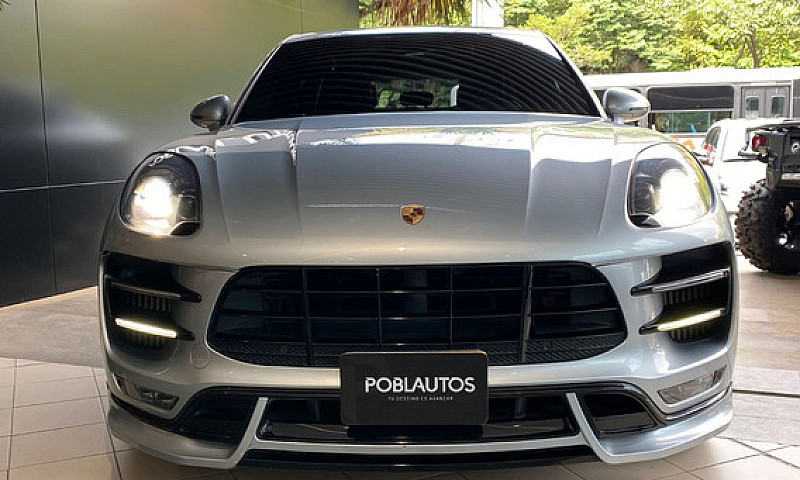 Porsche Macan Turbo...