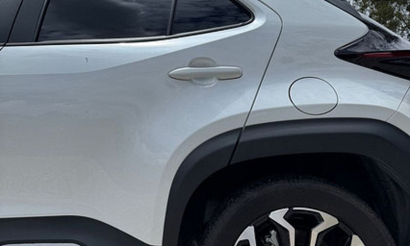 Toyota Yaris Cross 1...