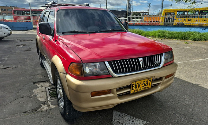 Mitsubishi Nativa 3....