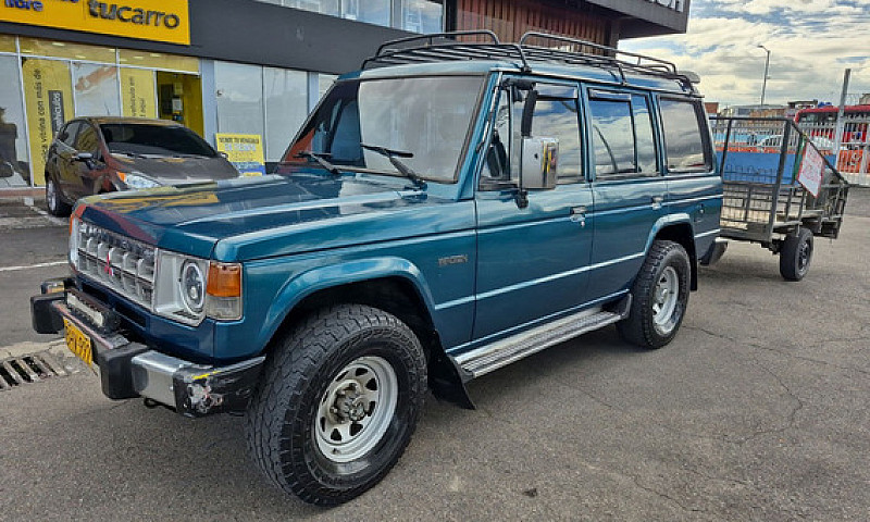 Mitsubishi Montero 3...