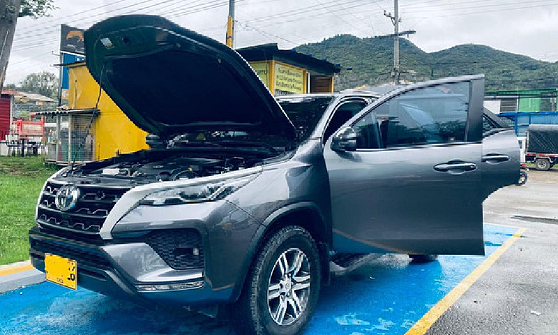 Toyota Fortuner 2.4 ...