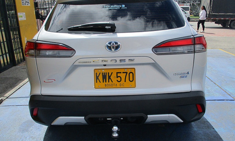 Toyota Corolla Cross...