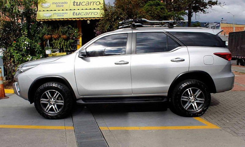 Toyota Fortuner Srv ...