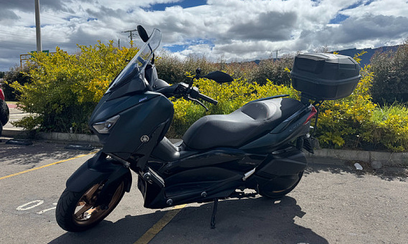 Yamaha X-Max 300...