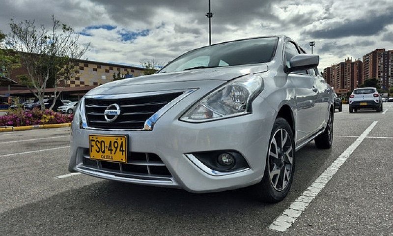Nissan Versa 1.6 Adv...