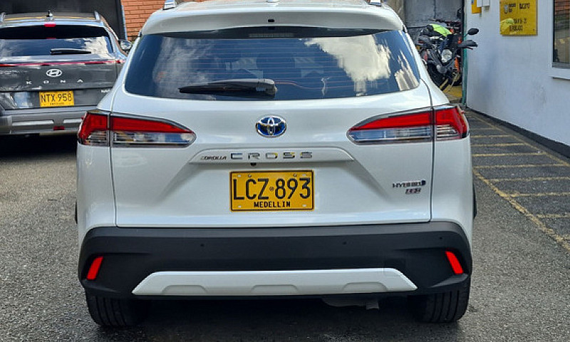 Toyota Corolla Cross...