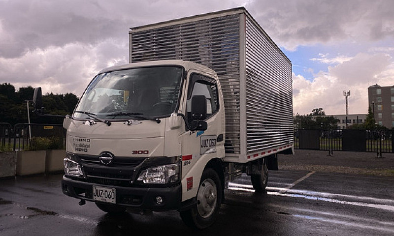 Hino 300 Pro  Xzu640...