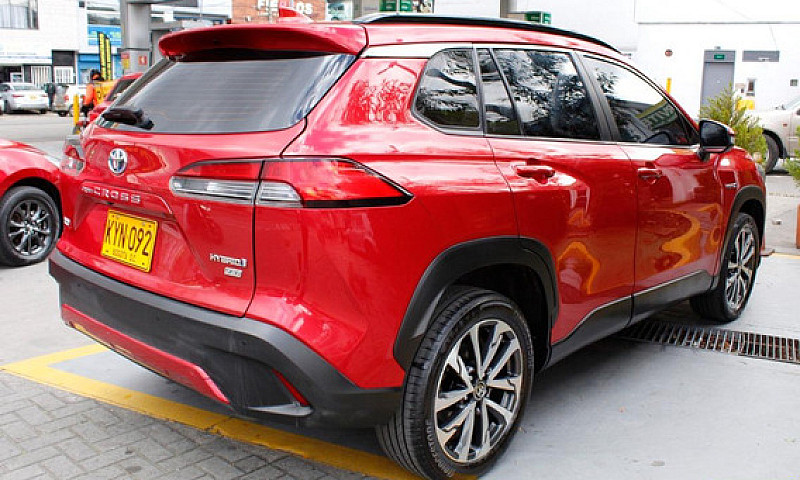 Toyota Corolla Cross...