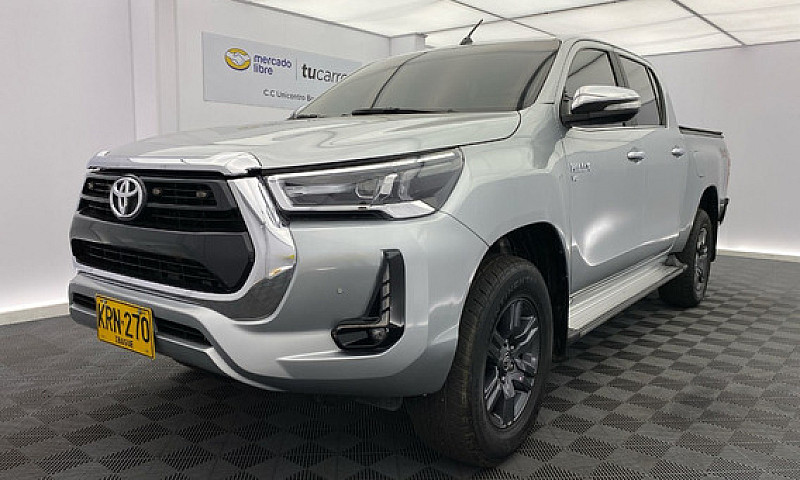 Toyota Hilux  At  4....