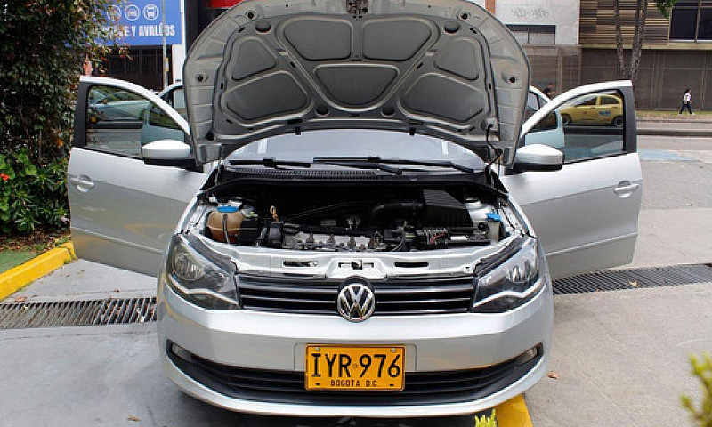 Volkswagen Voyage 1....