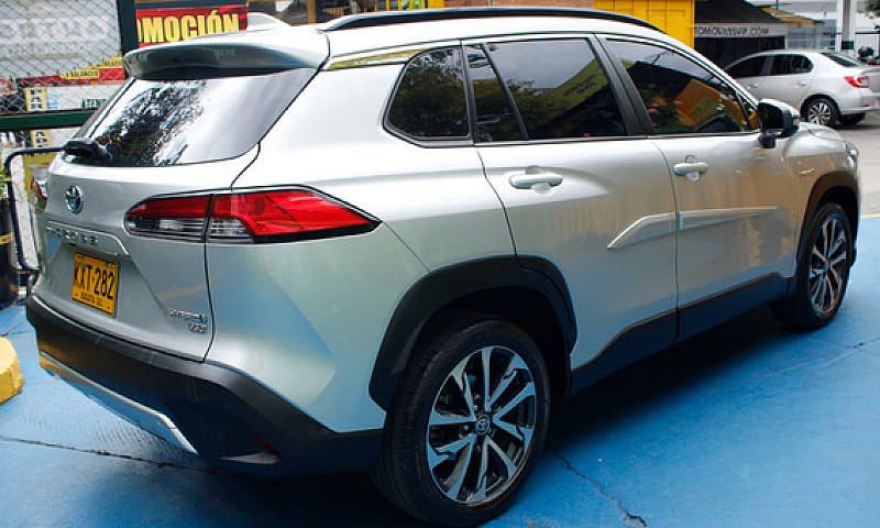 Toyota Corolla Cross...