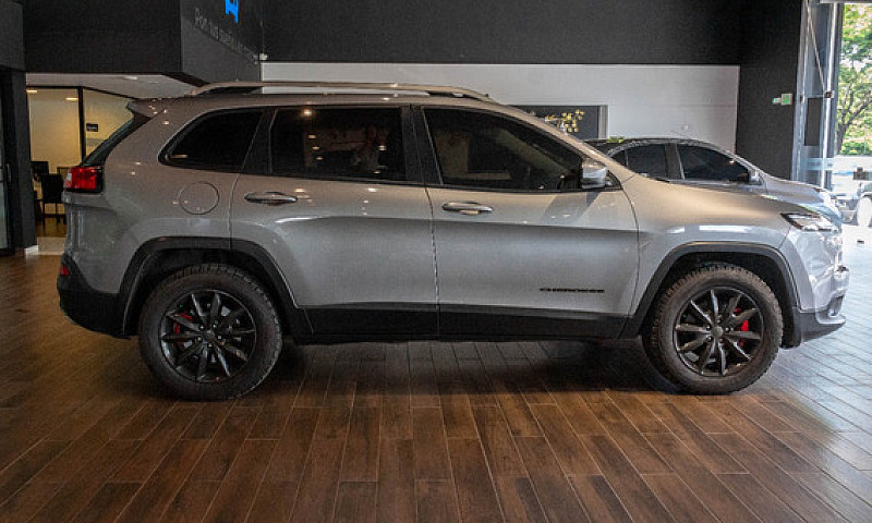 Jeep Cherokee 3.2 Li...
