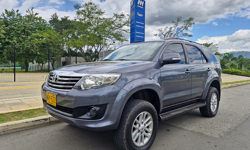 Toyota Fortuner 2.7L...