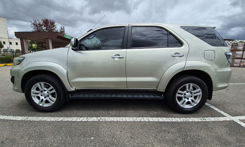 Toyota Fortuner 2.7L...