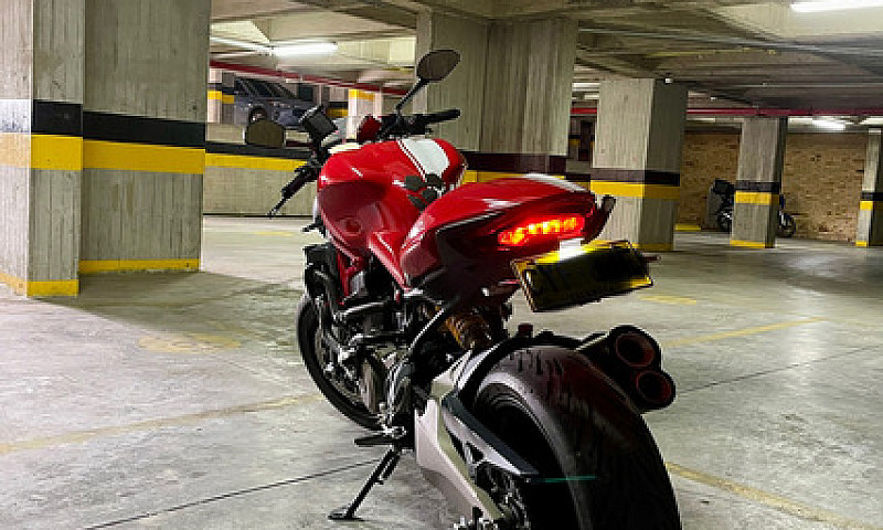 Ducati Monster 821 S...