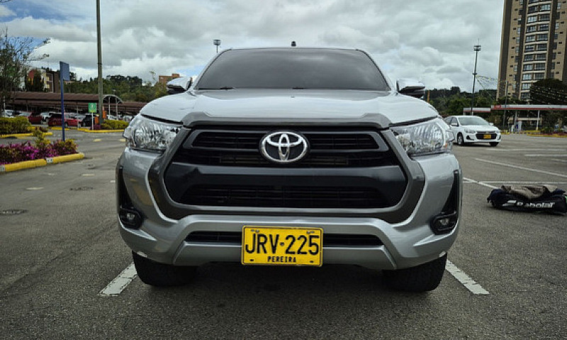 Toyota Hilux 2.4L...