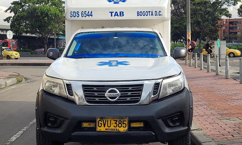 Ambulancia Nissan Np...