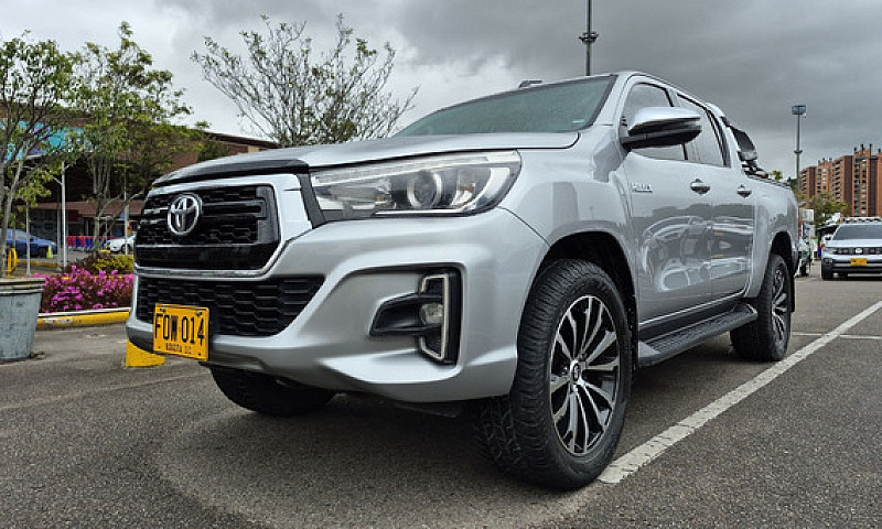 Toyota Hilux 2.8L...