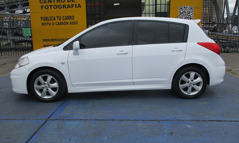 Nissan Tiida Hb  1.8...