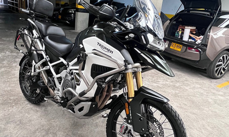 Triump Tiger 1200 Ra...