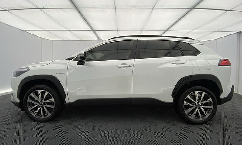 Toyota Corolla Cross...