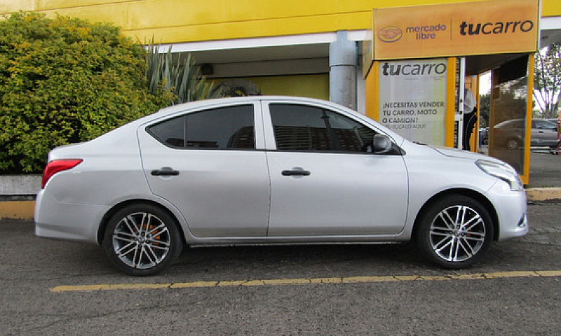 Nissan Versa 1.6 Adv...