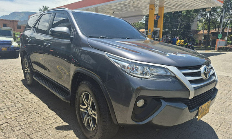 Toyota Fortuner 2.4 ...