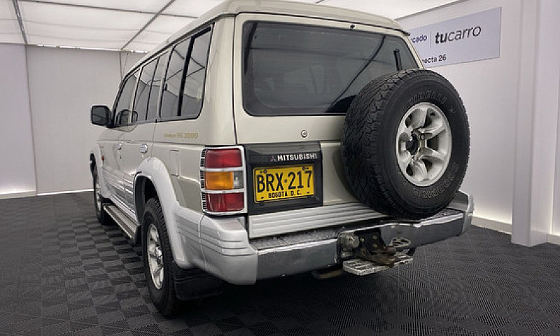 Mitsubishi Montero 3...