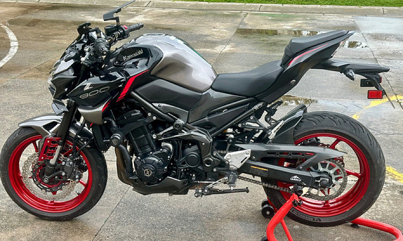 Kawasaki Z900...
