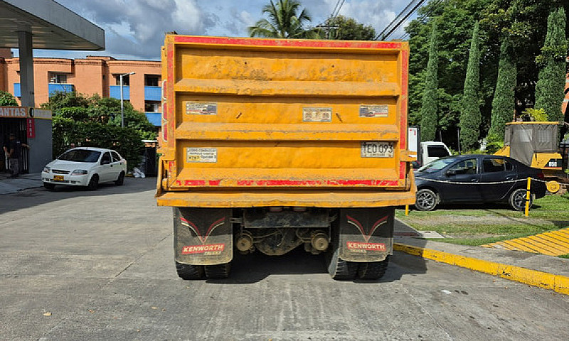 Volqueta Kenworth T8...