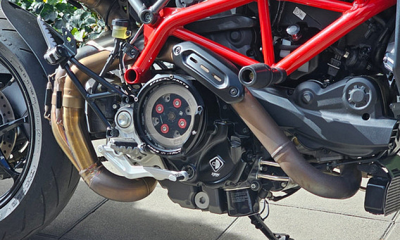 Motocicleta Ducati H...