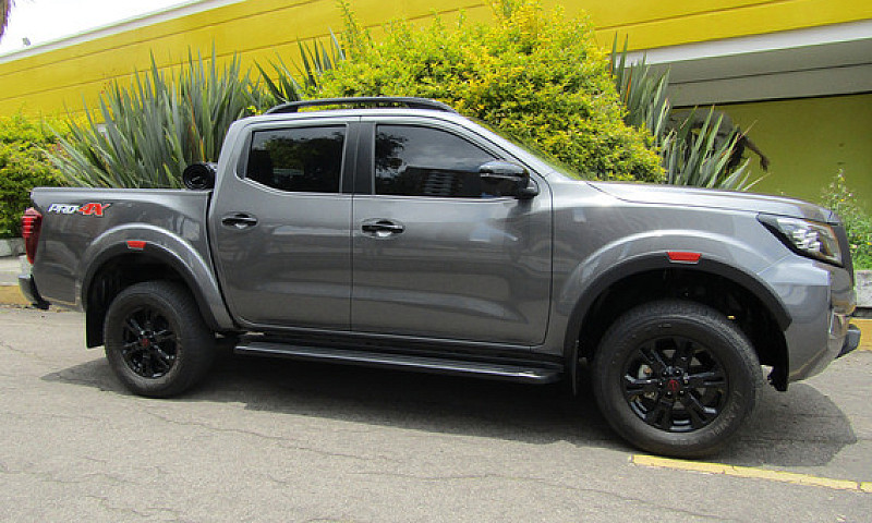 Nissan Frontier 2.5 ...