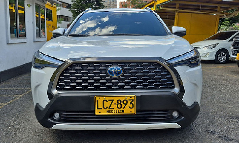 Toyota Corolla Cross...
