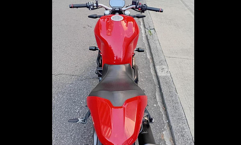 Ducati Monster 821 2...