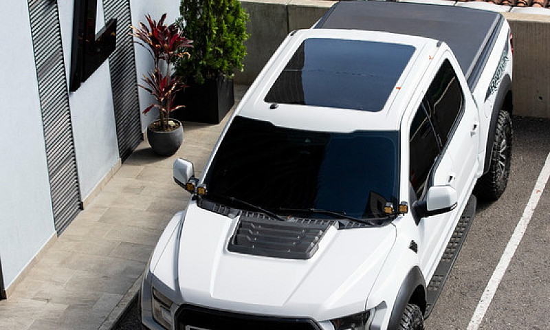 Ford F-150 Raptor 3....