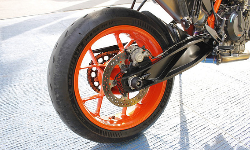 Ktm 890 Duke R 2022...